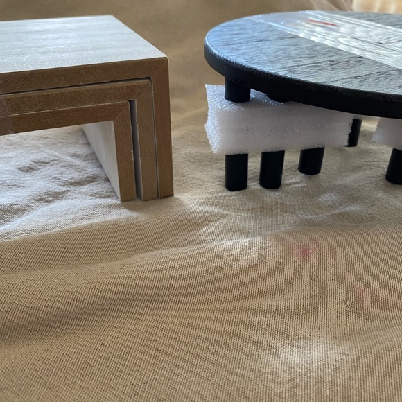 Table risers - Picture 2 of 2